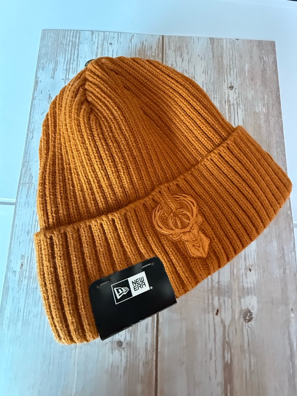 NWT New Era NBA Milwaukee Bucks Basketball Knit Beanie Hat Brown